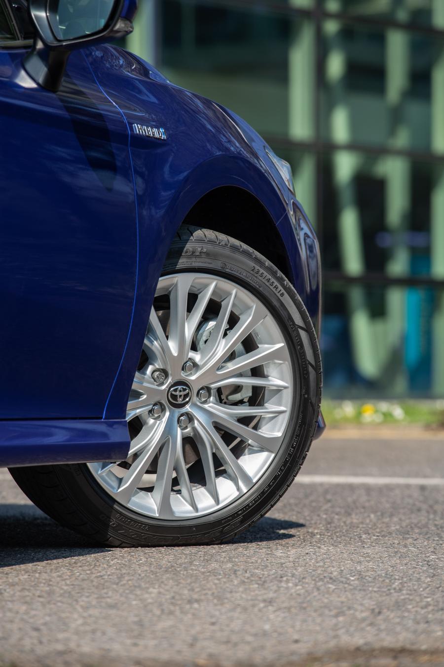 Колеса Toyota Camry Hybrid 2019 года  (UK) (фото 6 из 40)